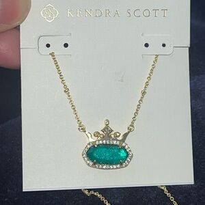 New Disney | Kendra Scott Elisa
Princess Gold Short Pendant Necklace
